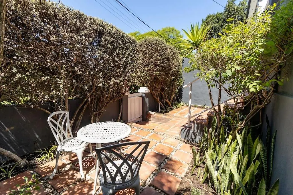 Hidden De Waterkant Cottage With Tranquil Garden Cape Town Holiday home