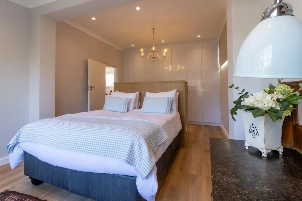 Hidden De Waterkant Cottage With Tranquil Garden Cape Town Holiday home